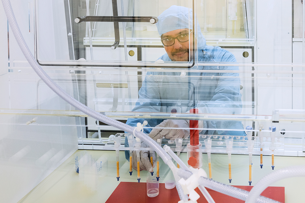 Sample preparation in the clean room 